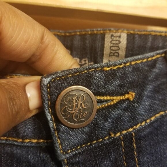 American Rag | Women's (Junior') Dark Wash Curvy Boot Jeans (Size 7S) - Picture 4 of 7